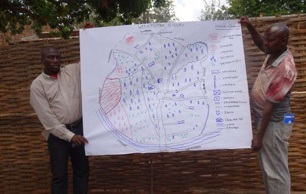 Risicobeperking bij rampen: de colline van Gisuru (Burundi) heeft kaart getekend waarop risicogebieden vermeld staan en een actieplan opgesteld.