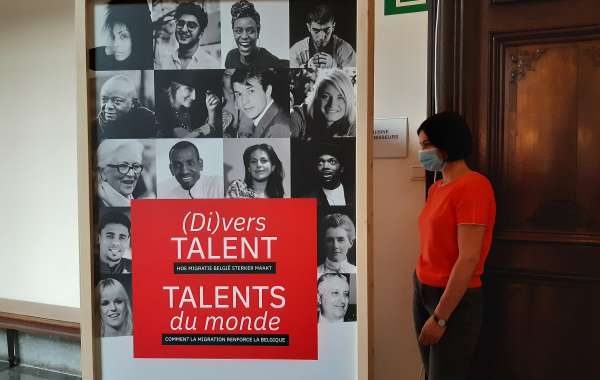 Onze mobiele tentoonstelling: '(Di)vers talent: hoe migratie België sterker maakt'.
