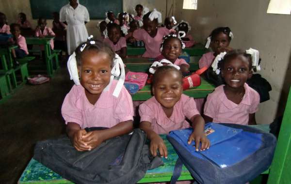 Enfants à l'école primaire en Haïti