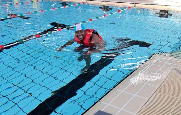 Activité piscine soutenue par le Fonds Etincelles 